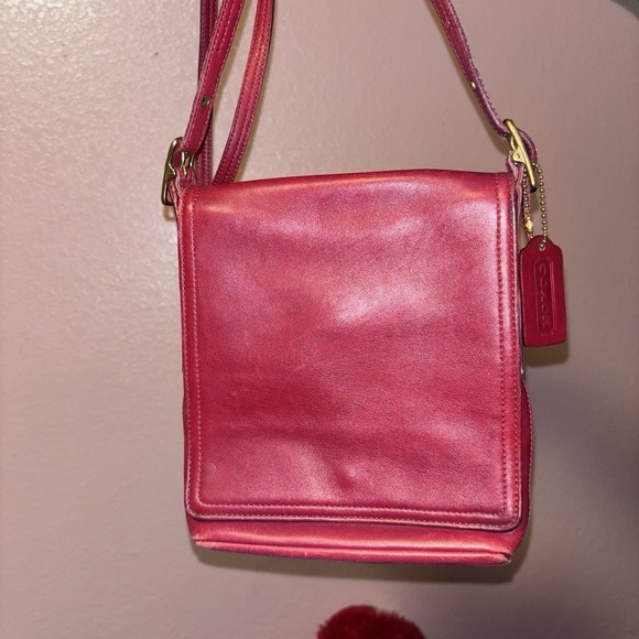 Coach Handbags - Coach USA Gold Brass Hardware Leather Shoulder Crossbody Bag Red Vintage 9821